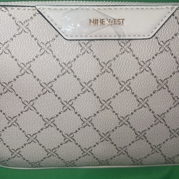 Nine West Wristlet Bag NWT - Picture 3 of 10